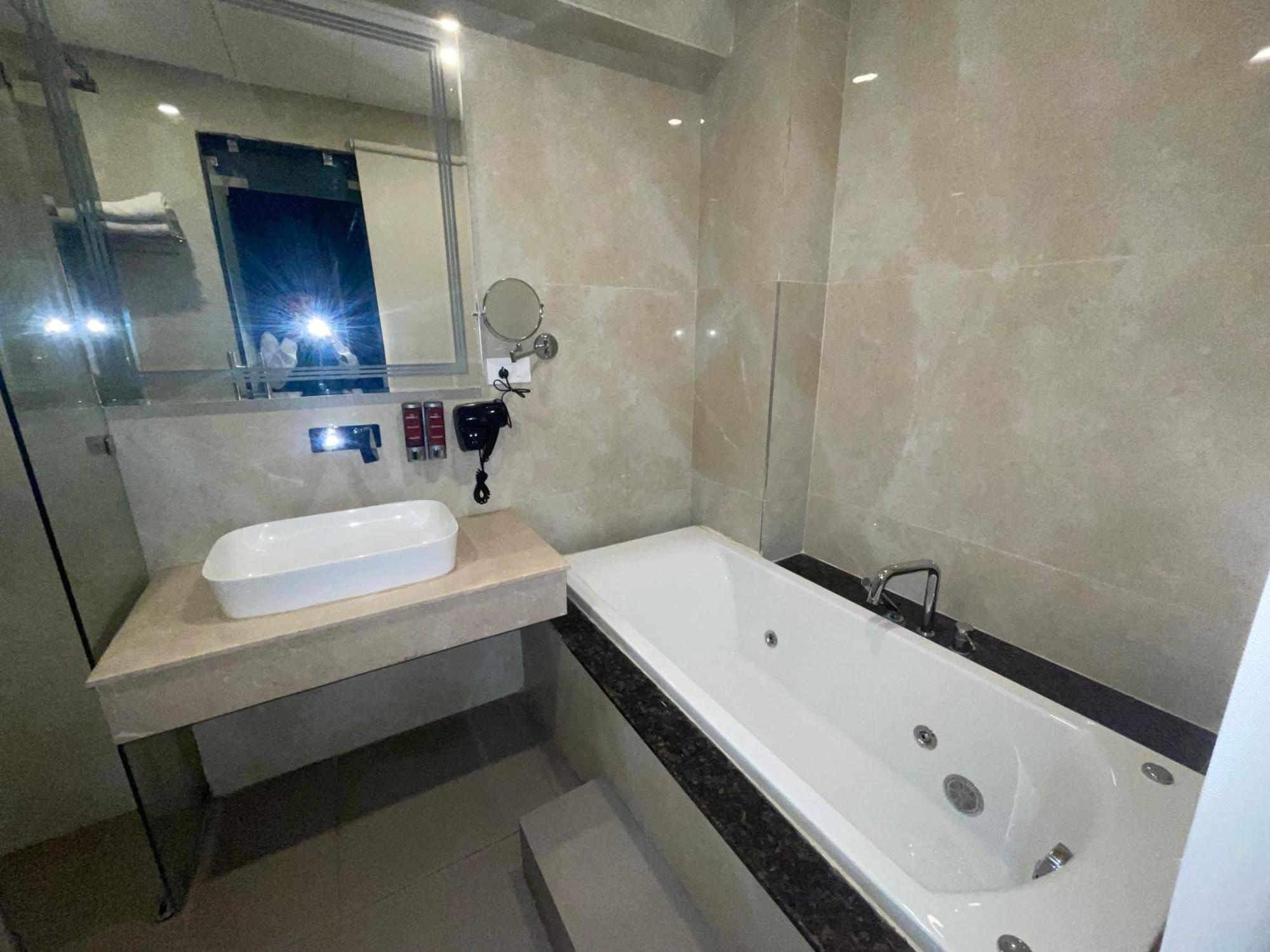 Pride Hotel And Resort Ришикеш Экстерьер фото
